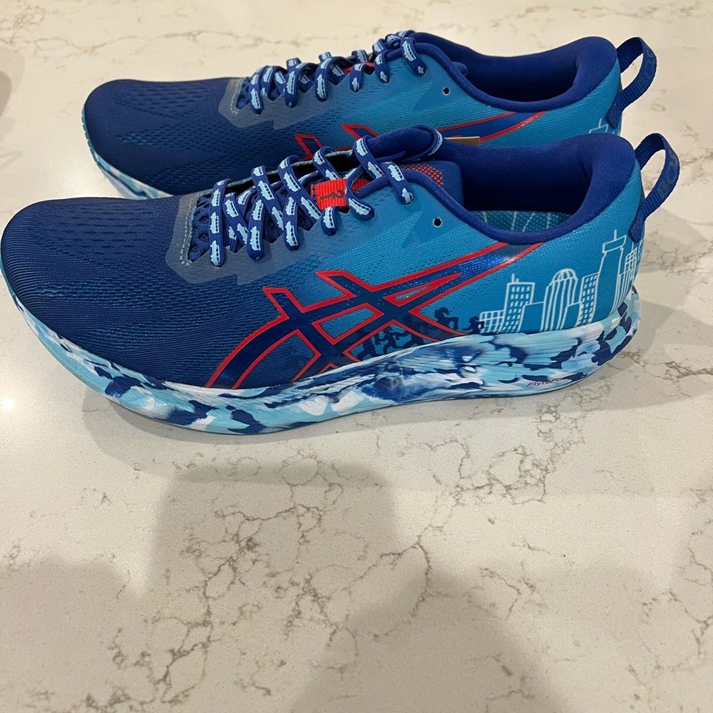 ASICS Noosa Tri 13 Boston Marathon Edition - Picture 2 of 5